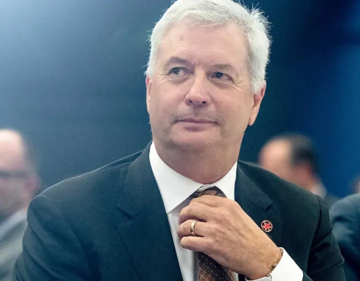 رکورد شکایات علیه ایرکانادا و مدیرعامل آن در رابطه با مهارت‌های زبانی